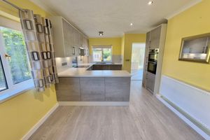 20' Kitchen/Dining Room- click for photo gallery
